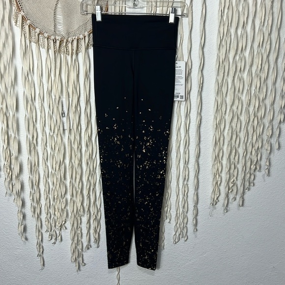 Lululemon NWT Speed Wunder Tight Luna New Year in Black Gold Size 2 - Picture 2 of 16